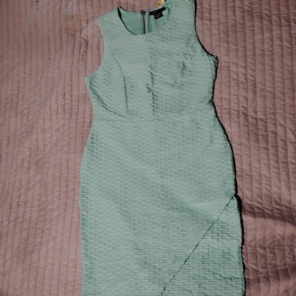 Elegant Mint Green Sleeveless Dress